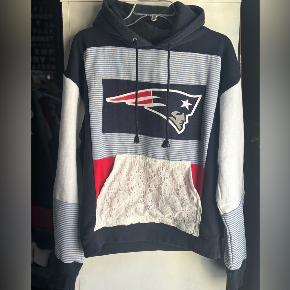Custom New England Patriots Hoodie. Sz Large. Be Superbowl Ready!